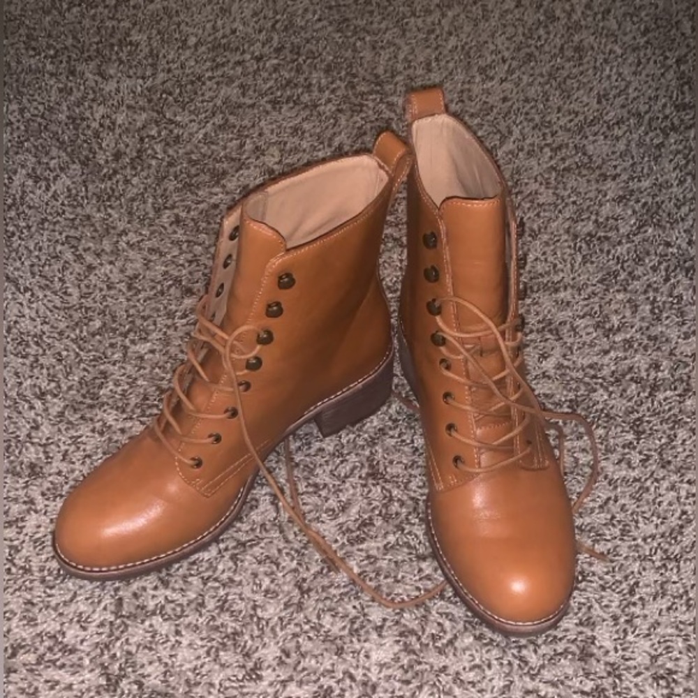Madewell lace up combat boots. Size 7.5